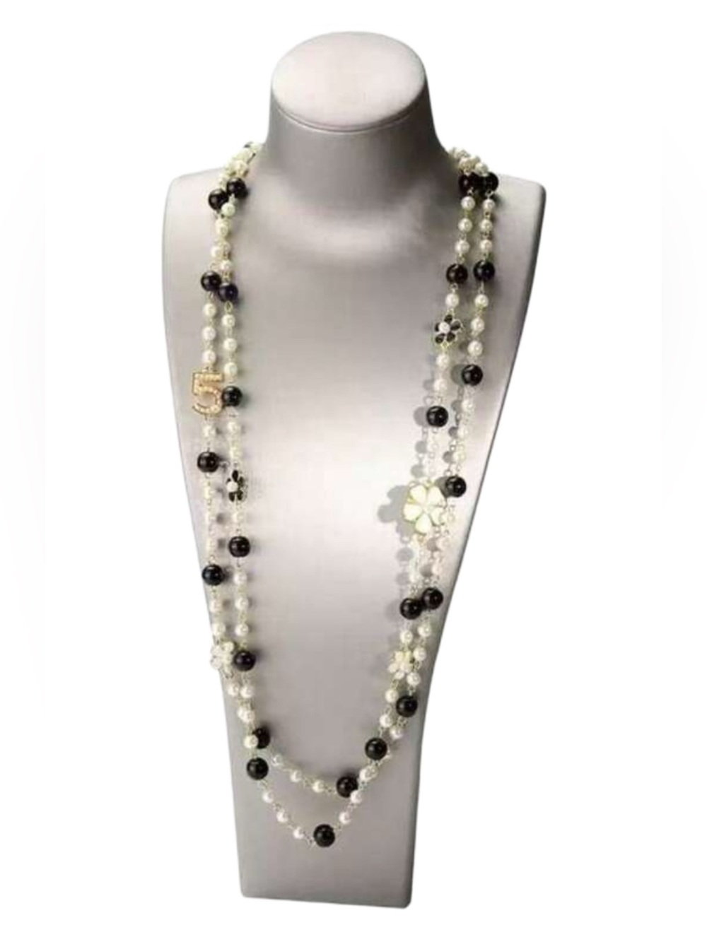 Women's Luxurious Pearl Necklace